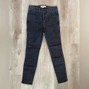 Madewell 10” high rise skinny jeans. Button front closure. Size 25 petite.